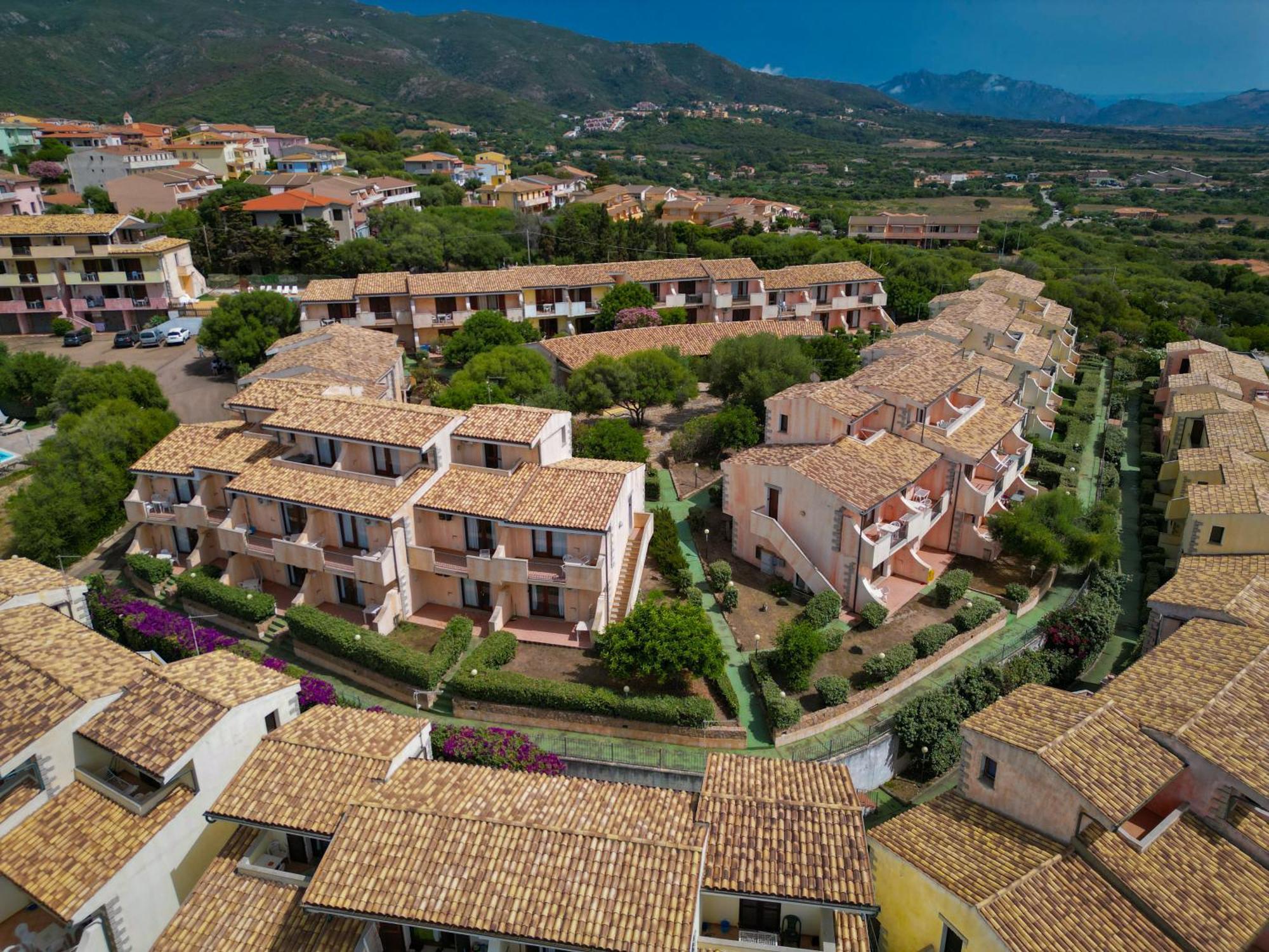 Aparthotel Il Borgo Di Badesi Exterior foto