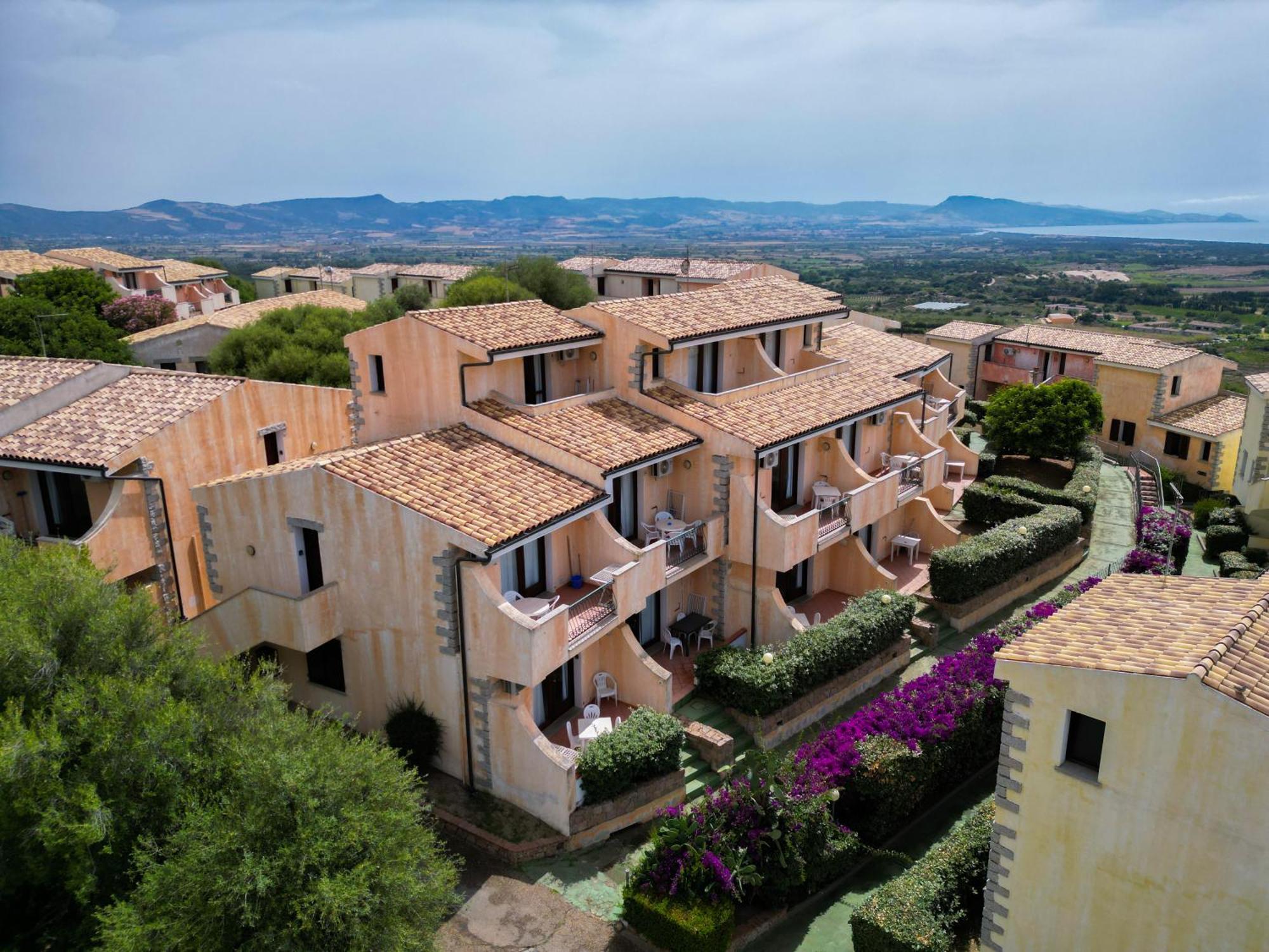 Aparthotel Il Borgo Di Badesi Exterior foto