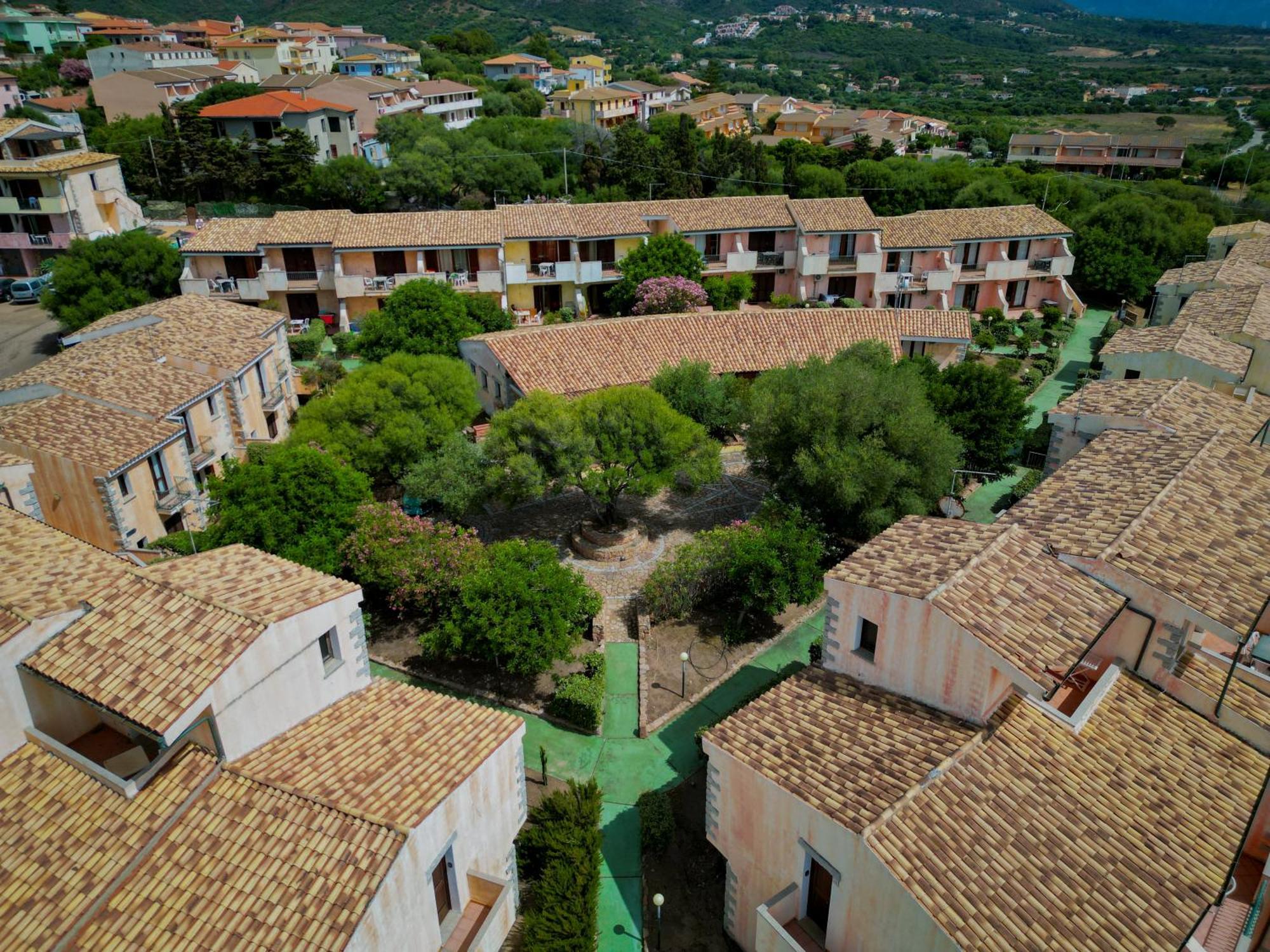 Aparthotel Il Borgo Di Badesi Exterior foto