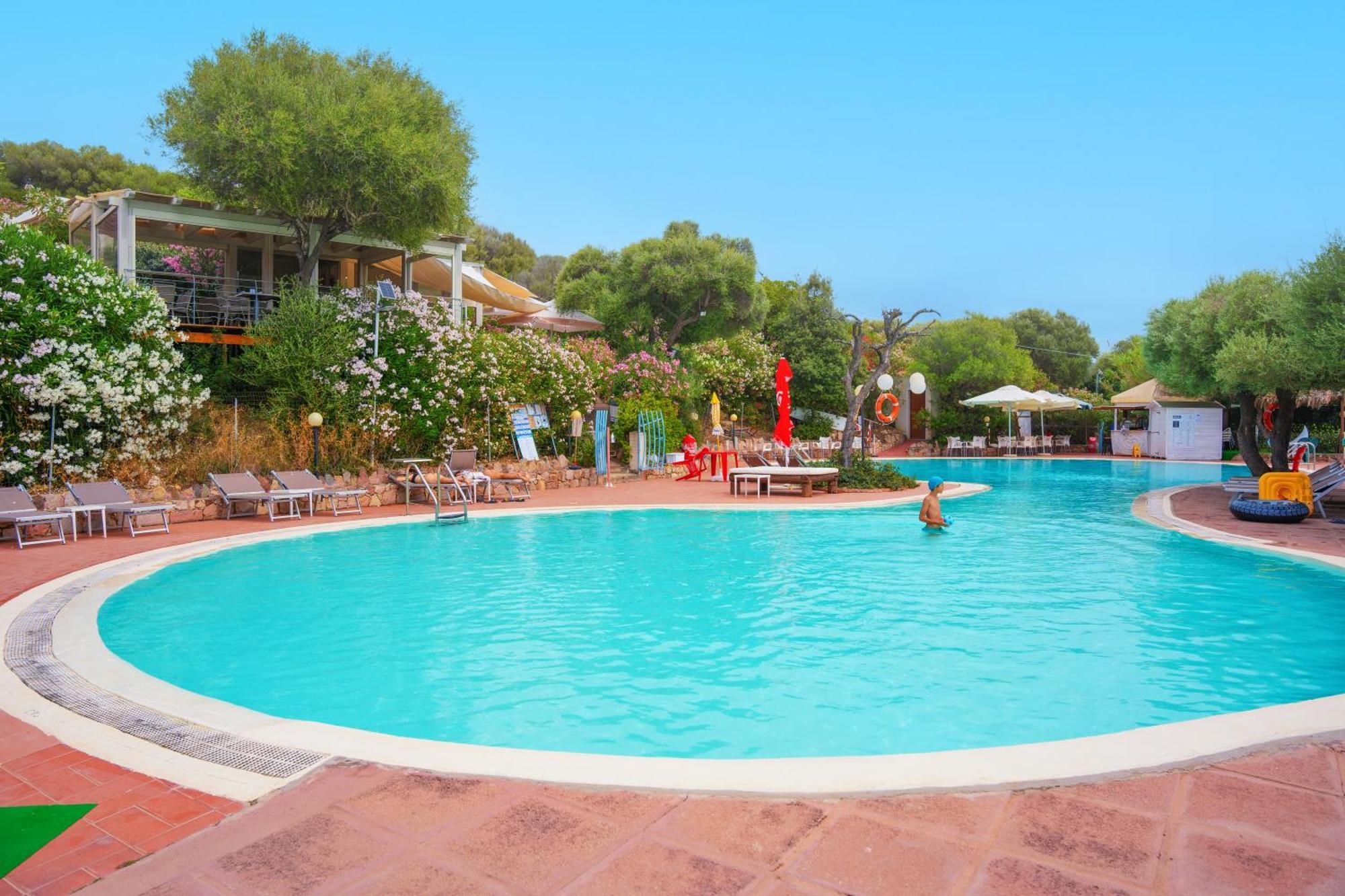 Aparthotel Il Borgo Di Badesi Exterior foto
